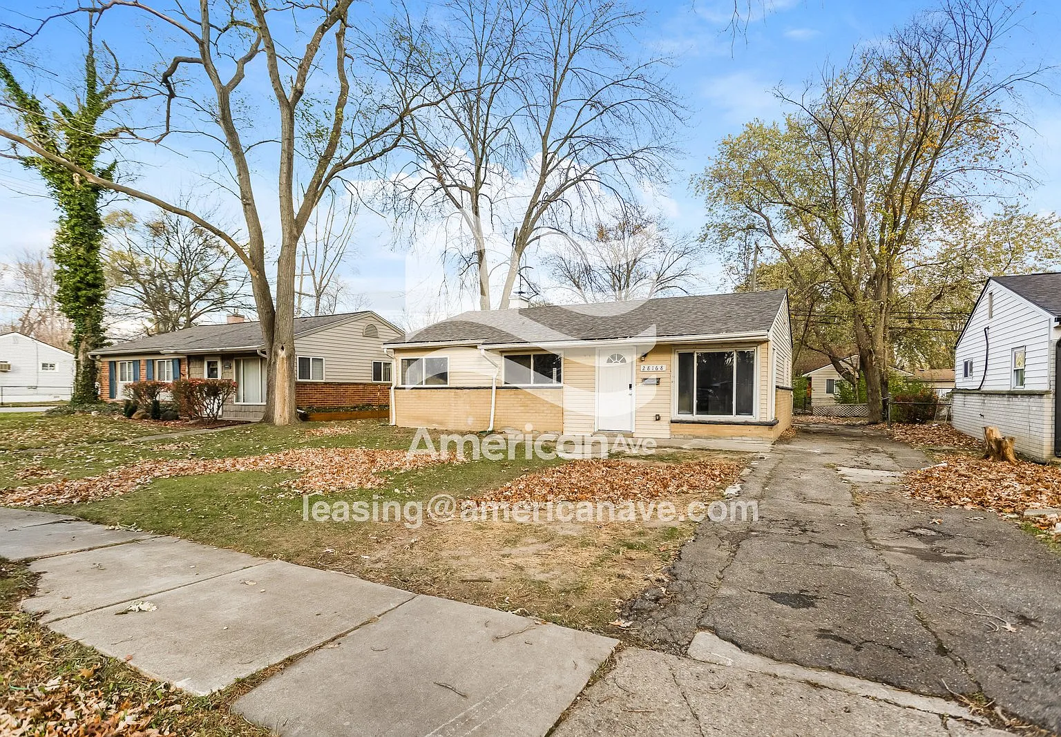 3 bed, 1.0 bath, 945 sqft, $1,597 — Photo 2
