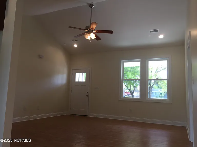 511 Peru Rd — Photo 9