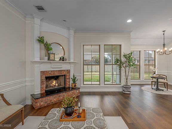 5th image of 842 Entrada St