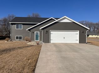 410 1st St S, Raymond, MN 56282