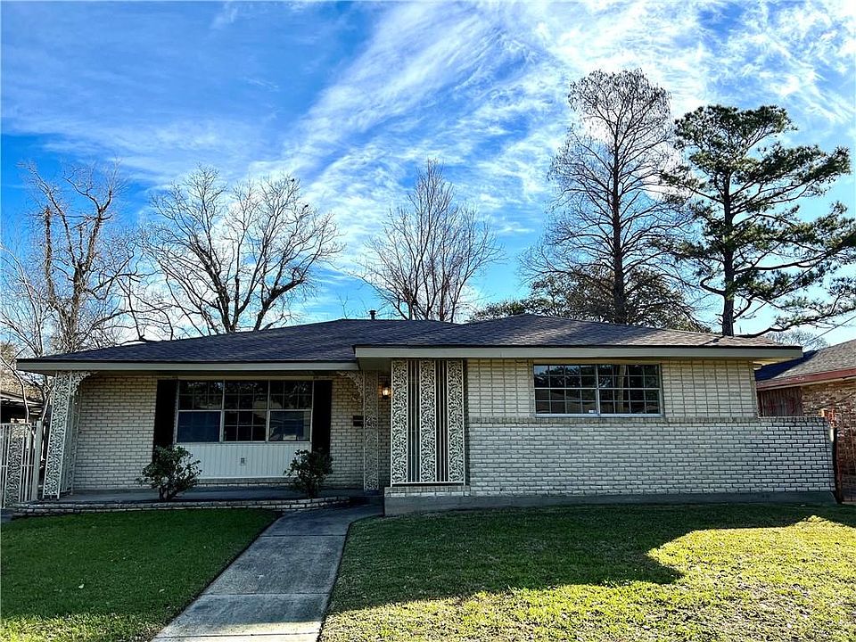1st image of 4827 Camelot Dr