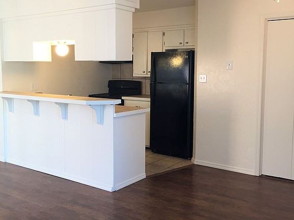 3rd image of 1319 Glen Oaks Ct APT 3