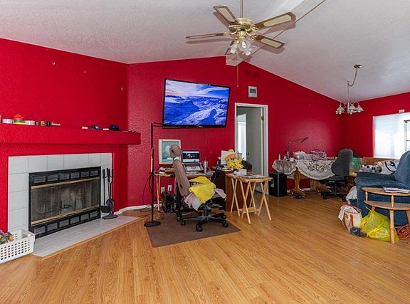 3rd image of 379 Gershwin Ln Space 379