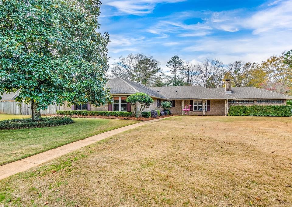 1st image of 311 Seminole Dr