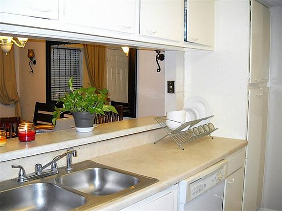 5th image of 7320 Crownwest St #7320