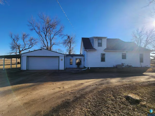 510 SE 10th St, Madison, SD 57042