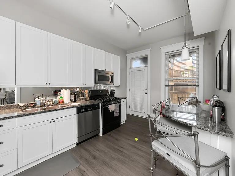 954 W Cuyler Ave #1E — Photo 5