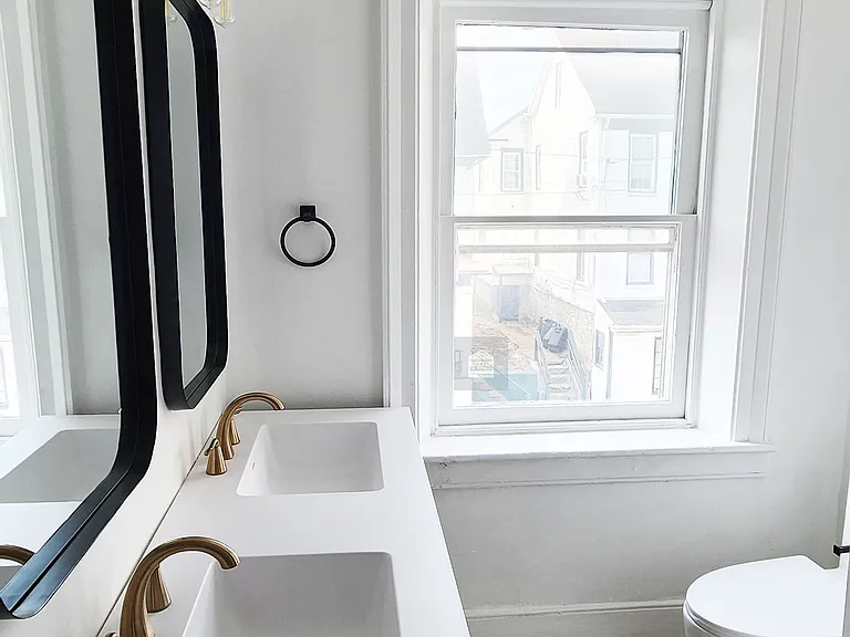 209 E Martin St #B — Photo 13