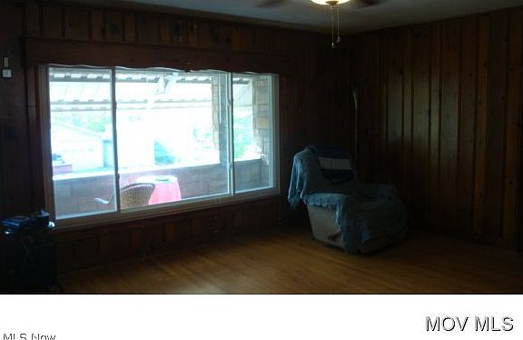 4th image of 912 Garfield St