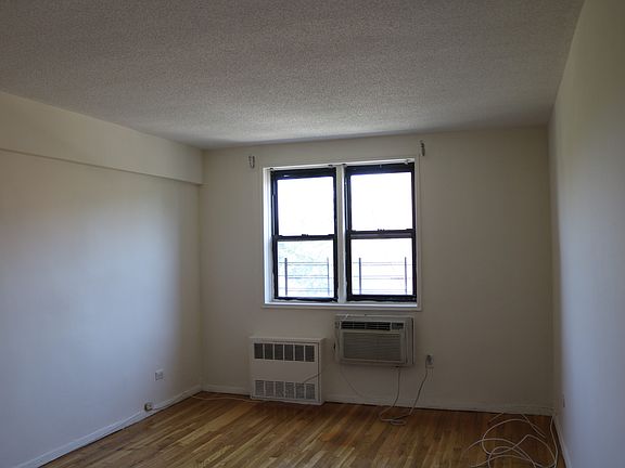 3rd image of 8420 153rd Ave #4B