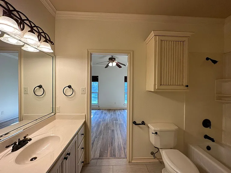 626 Huntwick Ln — Photo 24