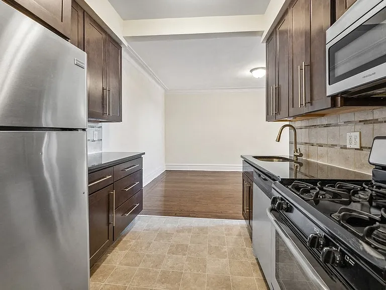 68-70 Park Avenue Apartments — Photo 2
