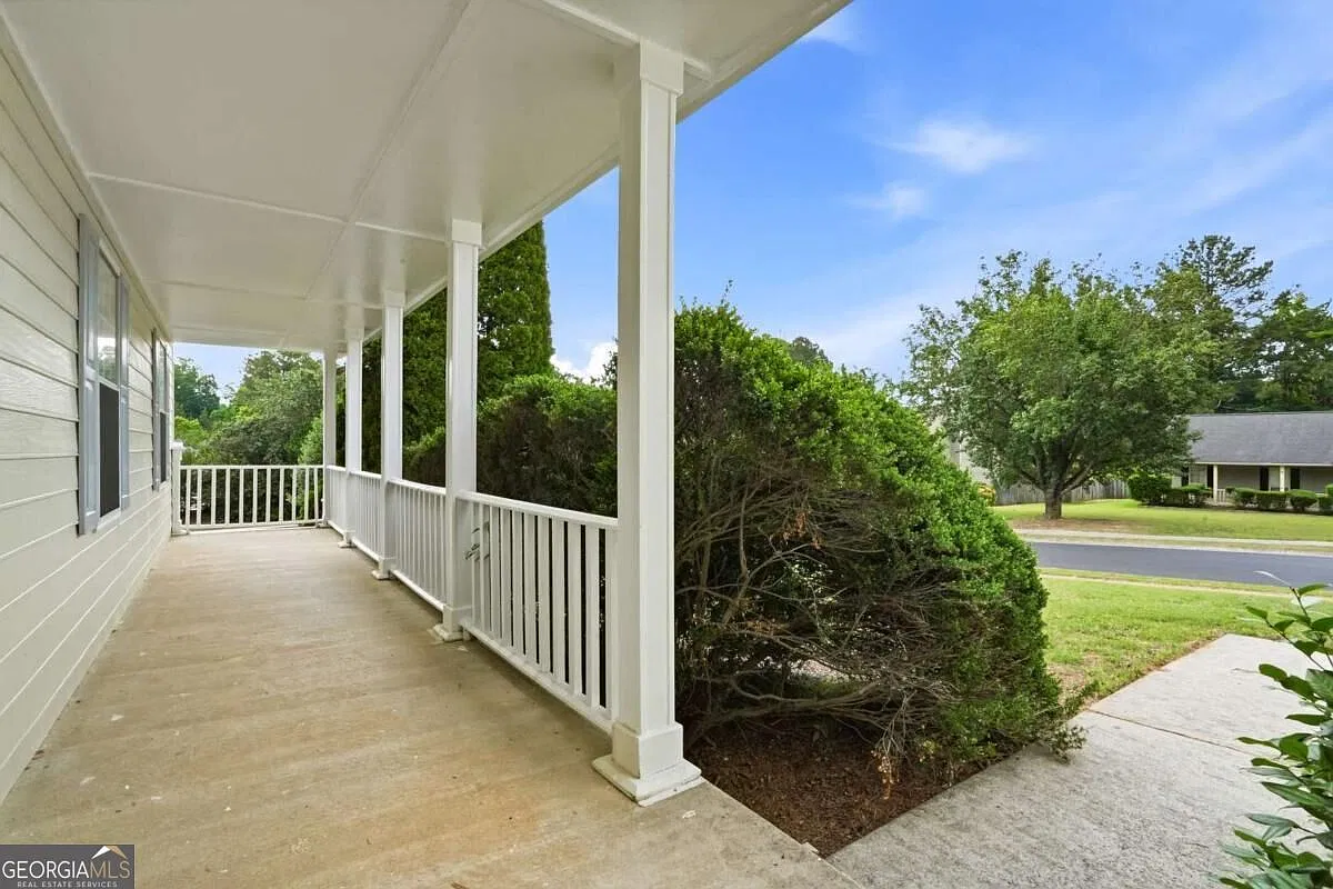 3 bed, 2.0 bath, $2,100 — Photo 1