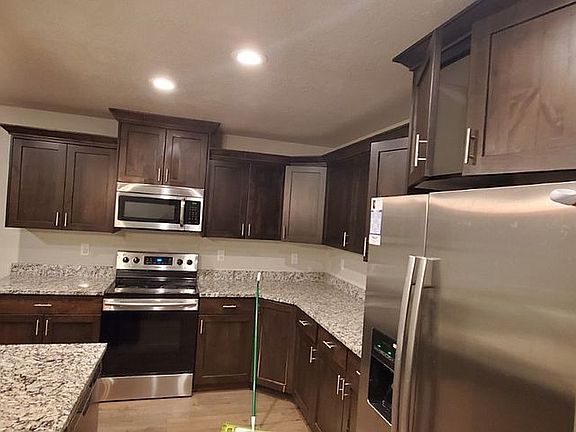 kitchen layout w/appliances