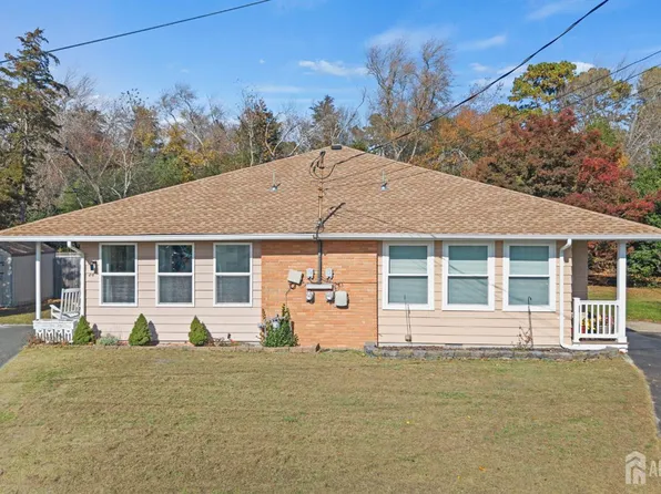 28 Saint Moritz Pl, Toms River, NJ 08753