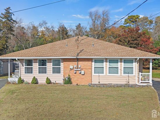 28 Saint Moritz Pl, Toms River, NJ 08753