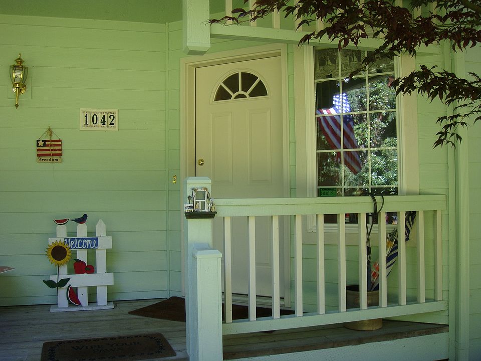1st image of 1042 Nootka Dr