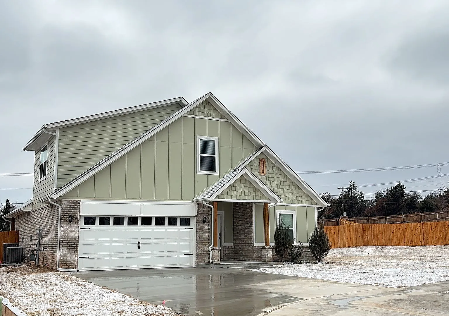 4 Bedroom 3 Bathroom 2 Car Garage Home in Oakdale School District — Photo 2