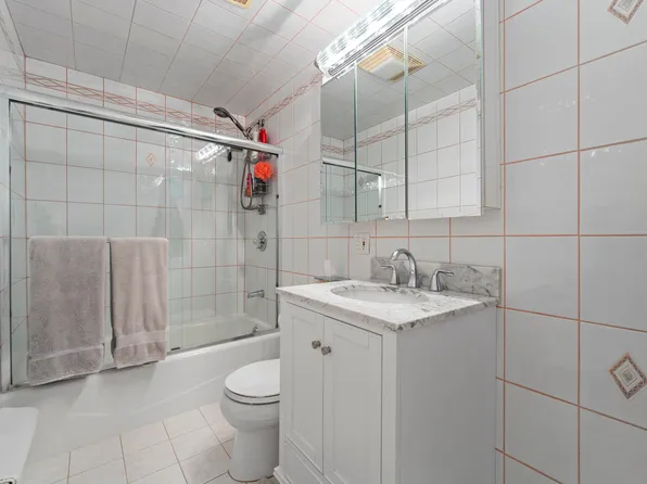 69-73 Juniper Boulevard South image 11 of 32