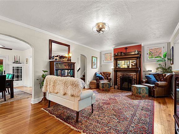 5th image of 190 Woodhaven Dr