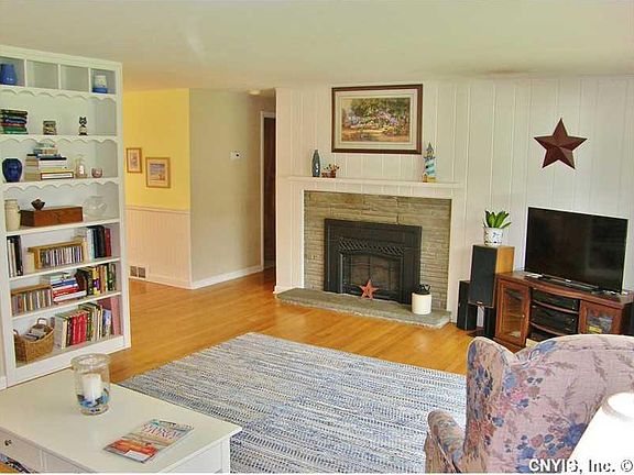 5th image of 104 Southfield Dr