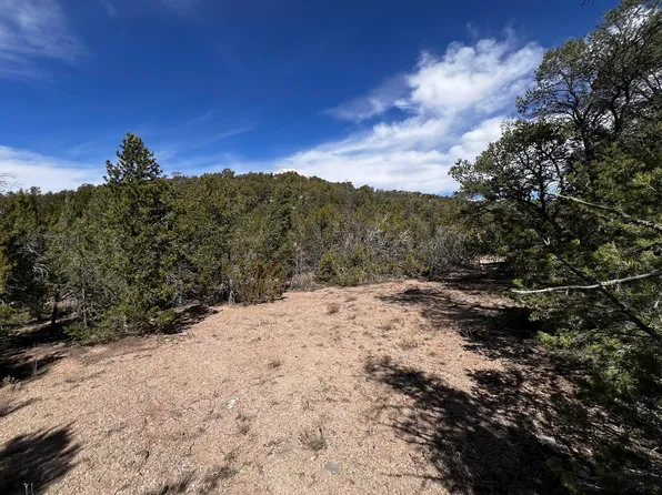 26 Lindsey Ln, Tijeras, NM 87059