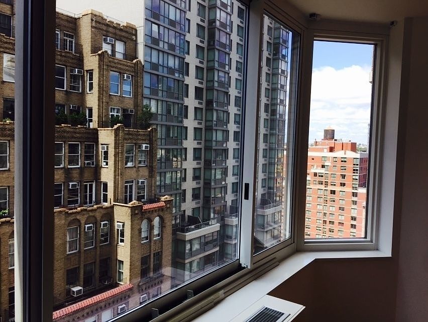1st image of 320 W 39th St #17D
