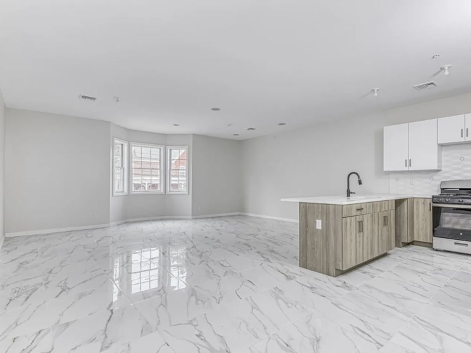 1st image of 129 Spring St