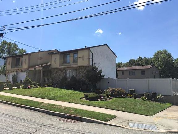 3rd image of 536 Maguire Ave