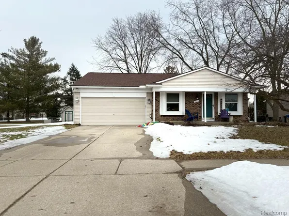 1119 Meadowview Dr, Waterford, MI 48327