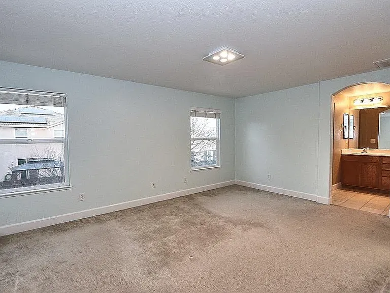1366 Rawlings Ln — Photo 18