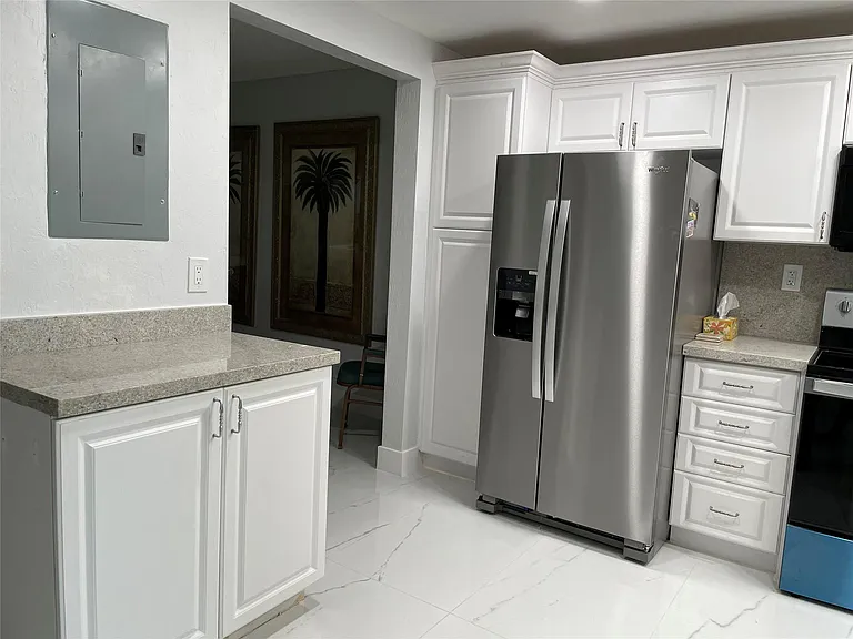 9420 S Hollybrook Lake Dr #102 — Photo 3