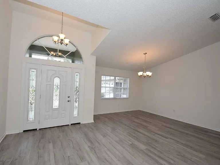 33 Poinsettia Ln — Photo 5