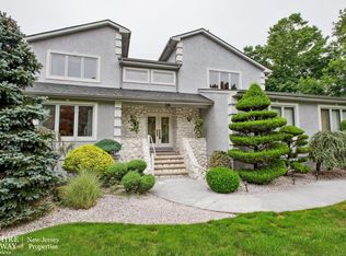 28 Wiltshire Dr, Manalapan, NJ 07726