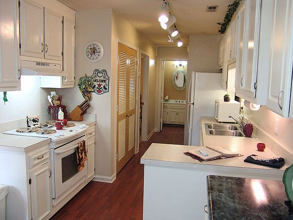 3rd image of 1111 E Northfield Blvd