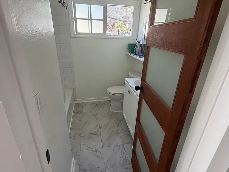 332 N Orange Ave #B — Photo 7