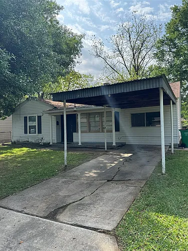 1003 Largo St Photo 1