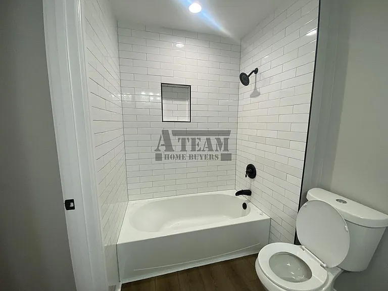 113 W Mount Vernon St — Photo 15