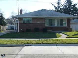 8586 Darlene St, Warren, MI 48093