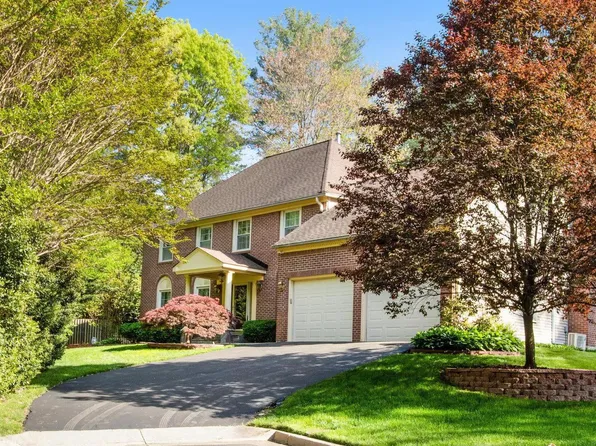 4909 Hollybrook Ln, Fairfax, VA 22032