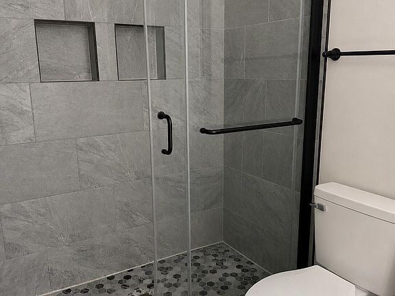 5th image of 1003 Alma St Unit A