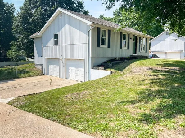 10522 N Oak Trafficway, Kansas City, MO 64155