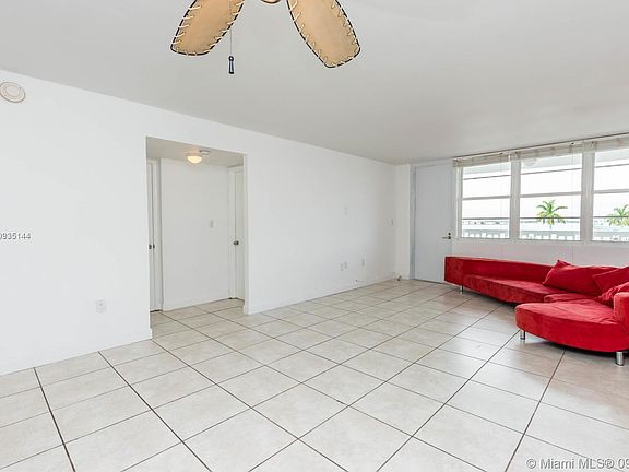 5th image of 2016 Bay Dr APT 402