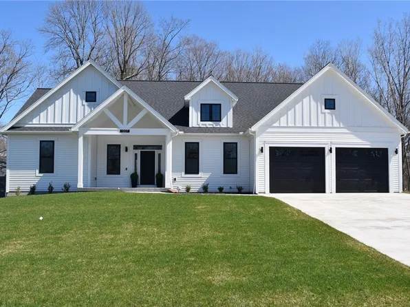 1207 Lake Point Dr, Webster, NY 14580