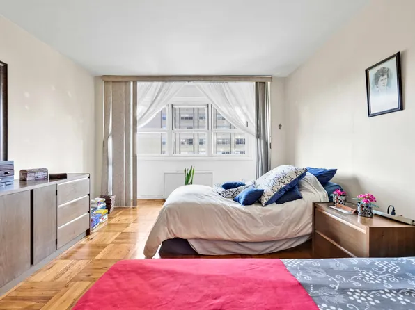 66-36 Yellowstone Boulevard image 12 of 18