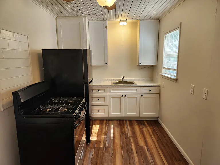 813 M St NW — Photo 9
