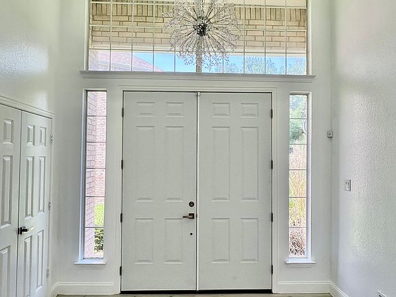 3rd image of 7717 Lakecrest Ct