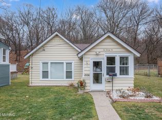 1026 Woodrow Ave NW, Grand Rapids, MI