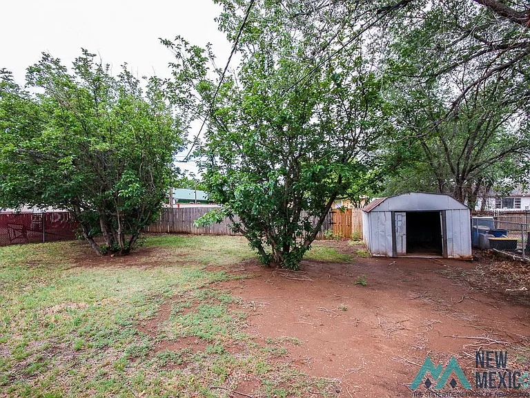 1704 Laura Ln — Photo 15