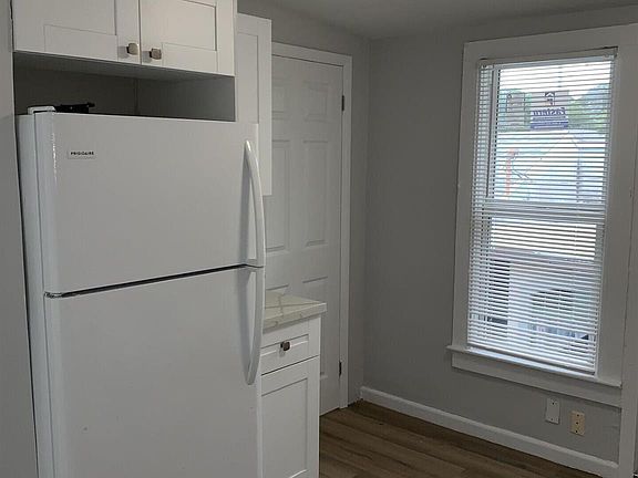 4th image of 4561 S Lake Ave #8